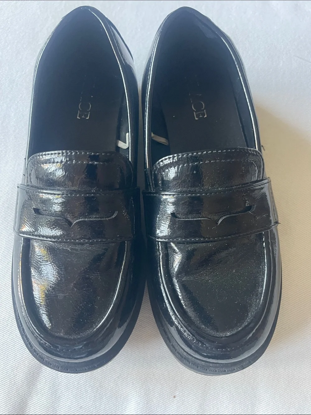 NWOT Girls Black Patent Loafers Size 2